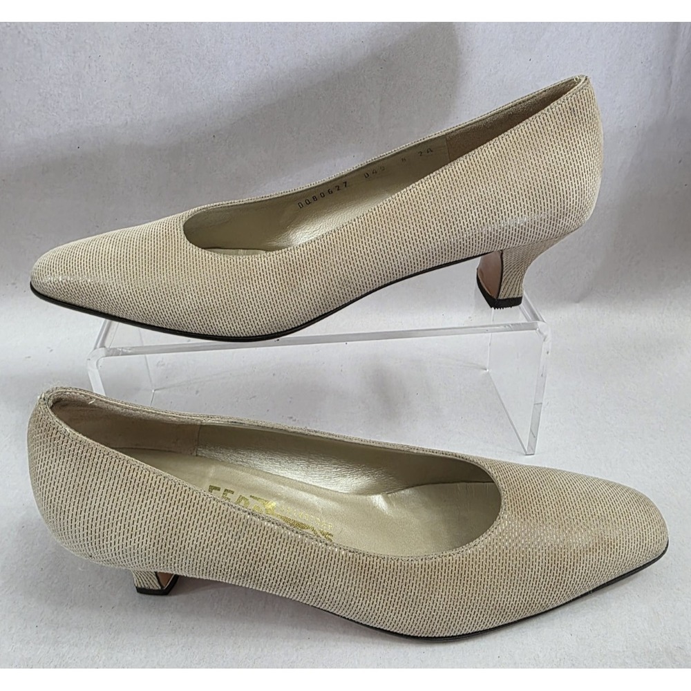 Salvatore Ferragamo (Sz 8 2A) Pumps Cream Shoes Heels. Narrow - Picture 6 of 14